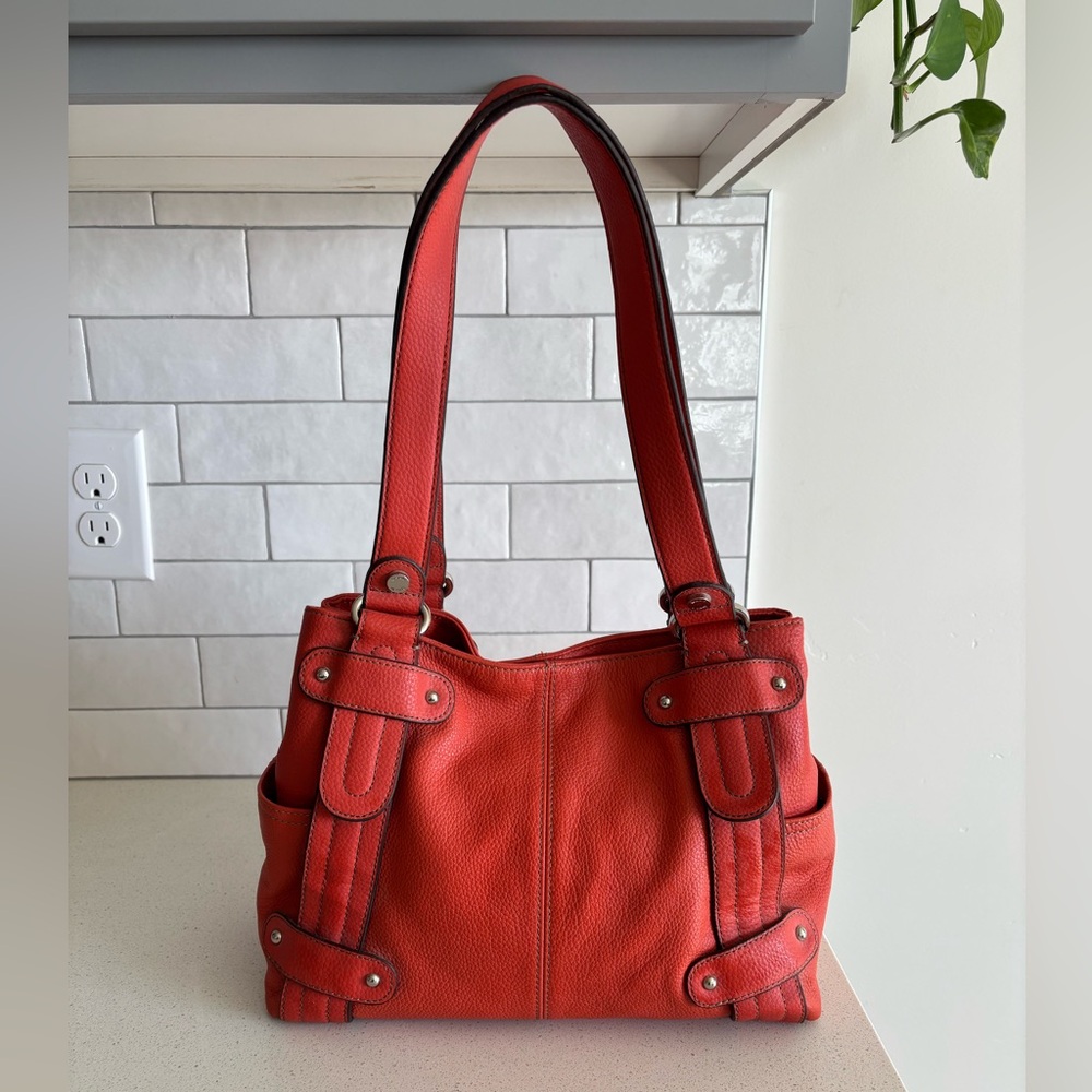 Elegant Red Leather Tote Bag - Picture 4 of 10